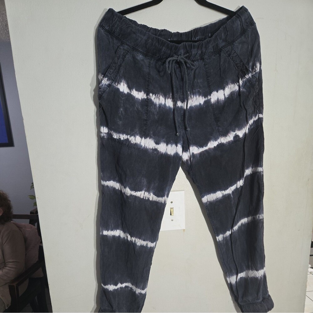 CLOTH & STONE ANTHROPOLOGIE Crop Joggers Womens L Tie-Dye Striped Washed Black